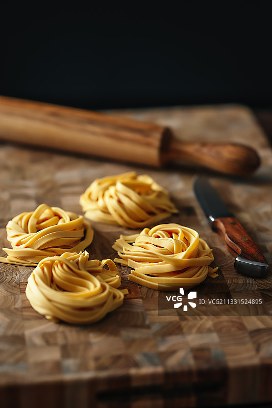 餐桌上的意大利面特写图片素材