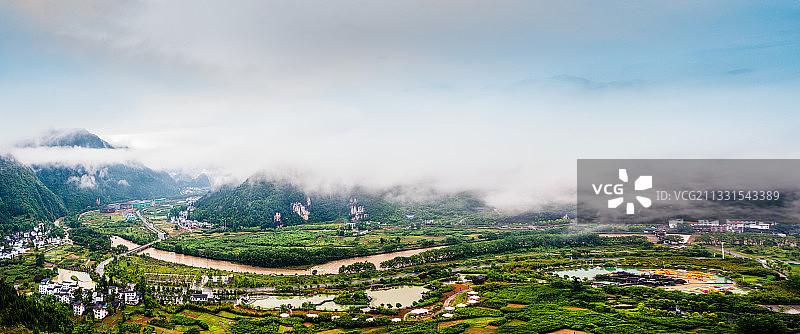无人机航拍贵州铜仁梵净山下村庄田野图片素材
