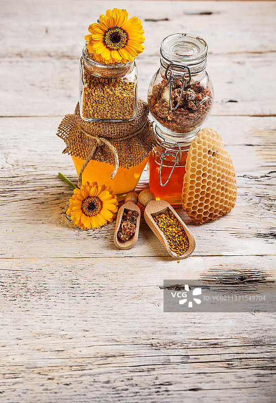 桌子上各种食物的特写图片素材