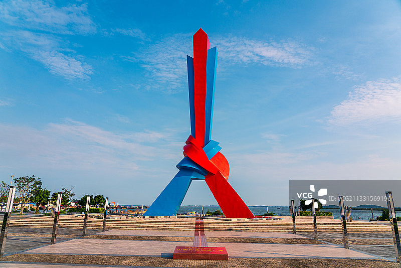 广西东兴山海相连地标广场图片素材