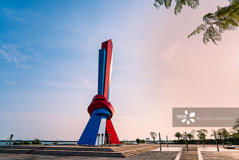 广西东兴山海相连地标广场图片素材