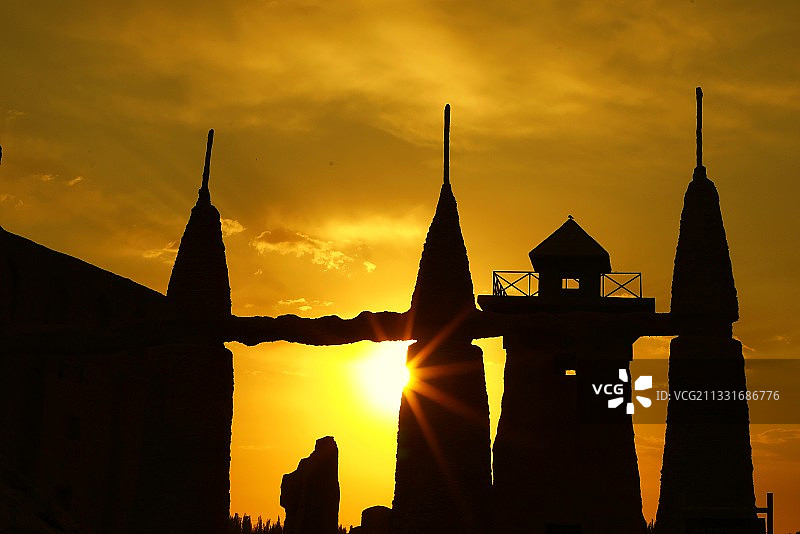 新疆古城的日出图片素材