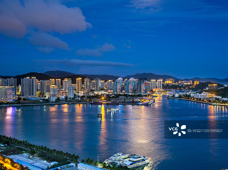 鸟瞰三亚湾城市风光图片素材