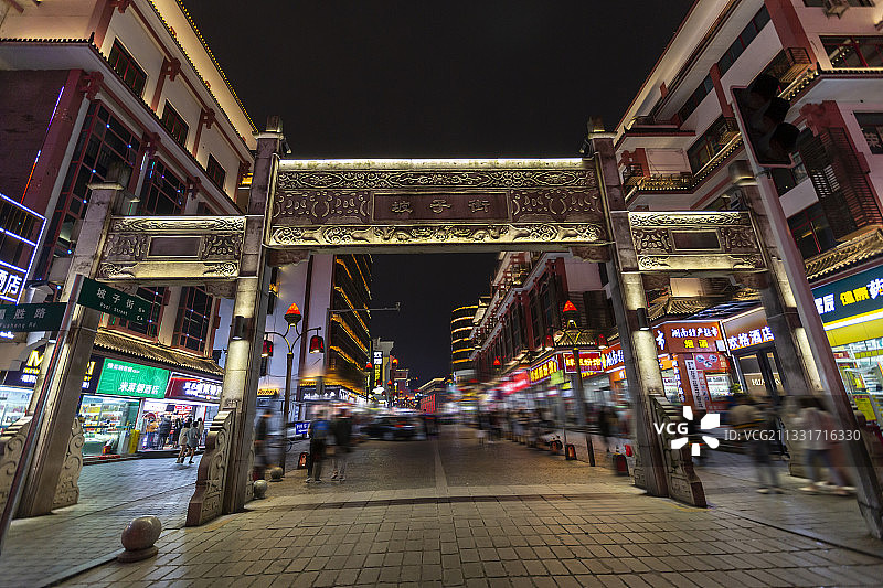 湖南省长沙市特色风味小吃街：坡子街夜景图片素材