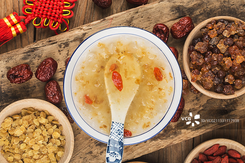 一碗皂角米雪燕炖桃胶图片素材