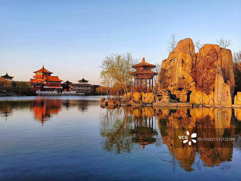 翰园碑林风景美，山水倒影更迷人。图片素材