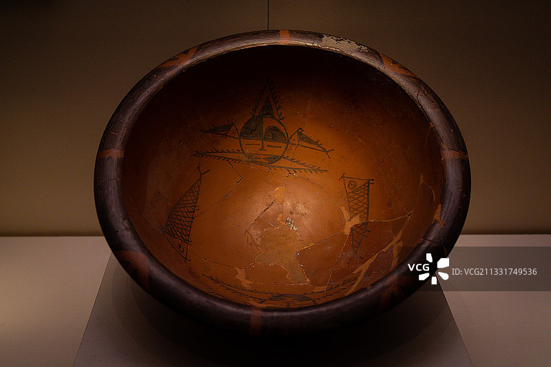 中国国家博物馆人面鱼纹彩陶盆图片素材