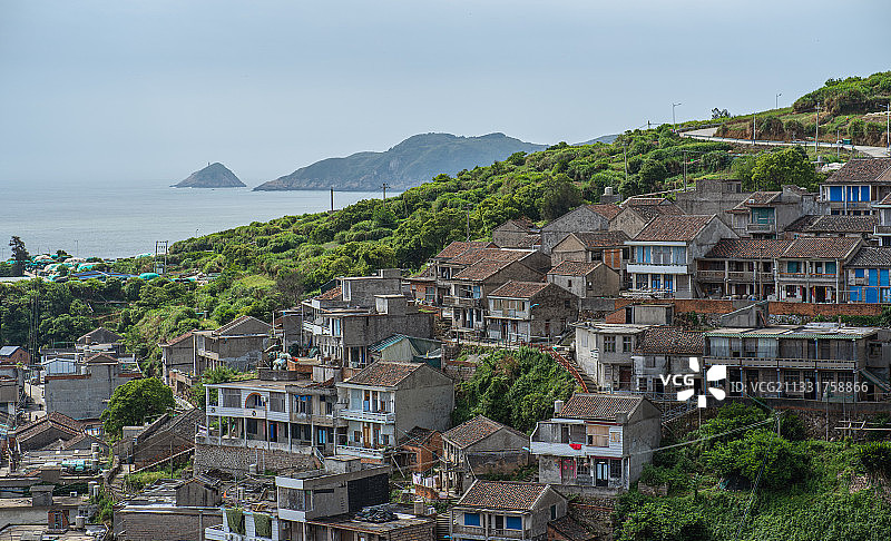 漫步在海岛村庄图片素材