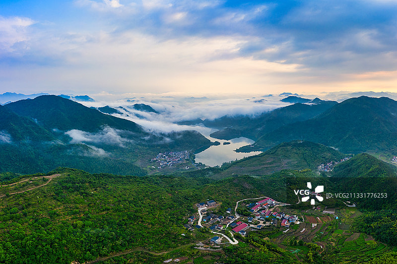 浙江东阳天山云海航拍风光图片素材