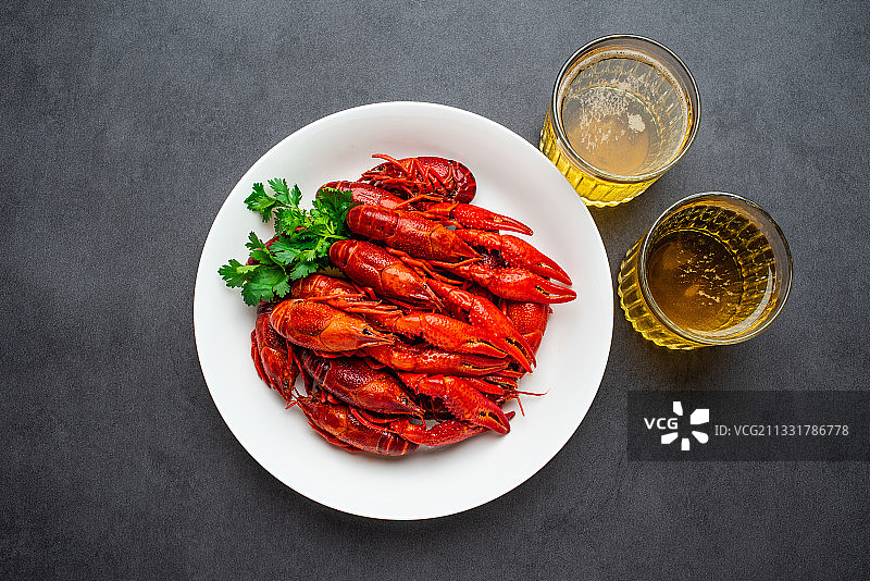 宵夜美食小龙虾和啤酒图片素材
