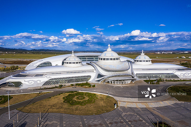 敕勒川草原，内蒙古少数民族群众文化体育运动中心。图片素材