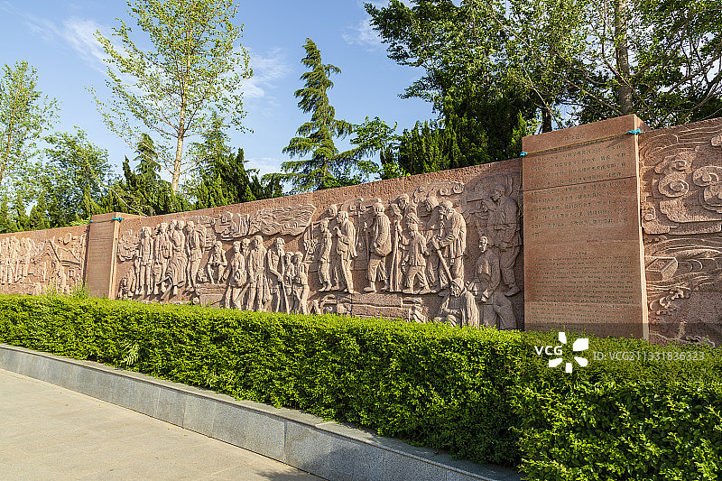 河南郑州：1938年黄河花园口扒口堵口纪念碑图片素材