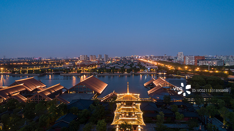 航拍夜景广富林遗址公园图片素材