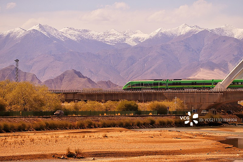 西藏拉日铁路图片素材