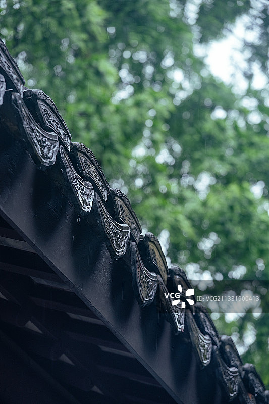 雨中江南古建筑醉白池图片素材