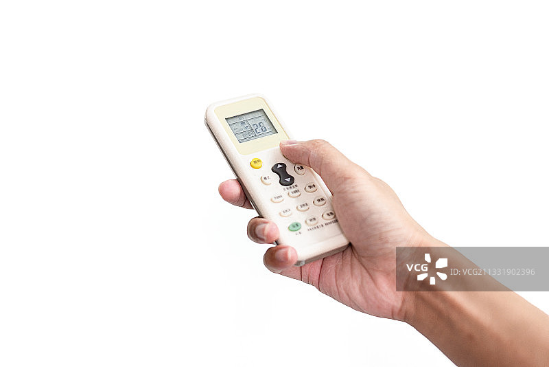 拿着空调遥控器开空调，温度在26度图片素材