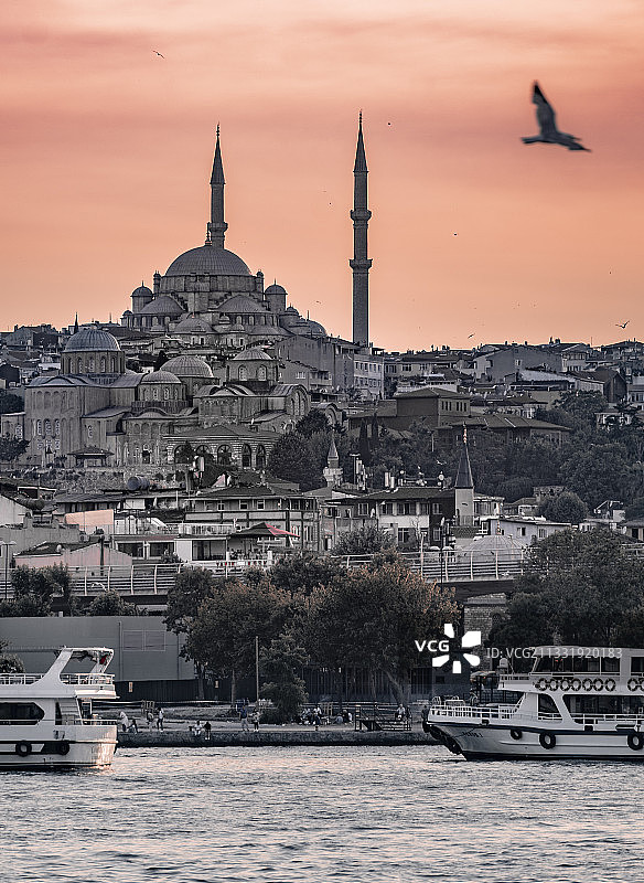 伊斯坦布尔金角湾与法齐赫清真寺图片素材