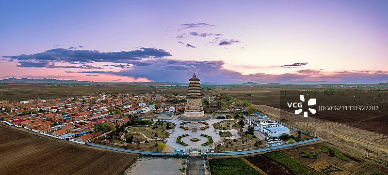 赤峰市宁城县辽中京遗址，大明塔的傍晚图片素材