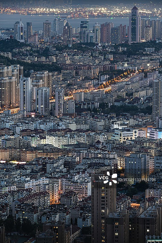 长焦镜头下的青岛老城区图片素材