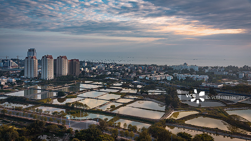 北海夕阳映水塘风光图片素材