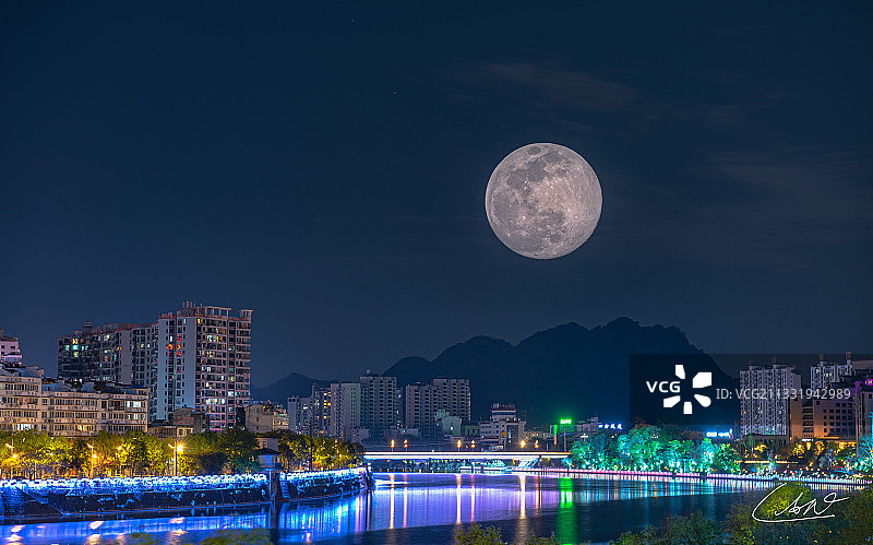 皓月当空图片素材