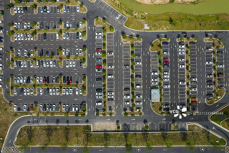 露天公共免费停车场图片素材