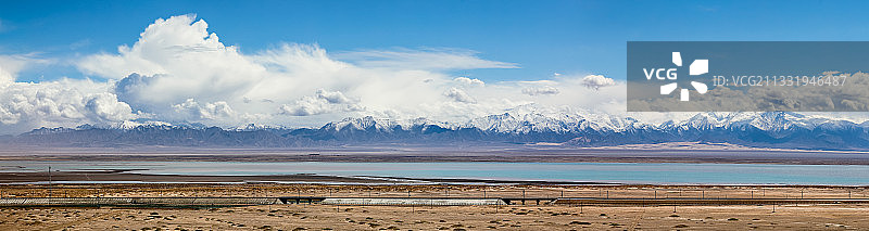 尕斯湖畔昆仑山全景图片素材