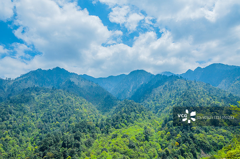 雅安市天全县四人同光头山幺妹峰田海子山云海日出红色的雪山风景图片素材