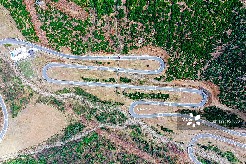 航拍天路十八弯图片素材
