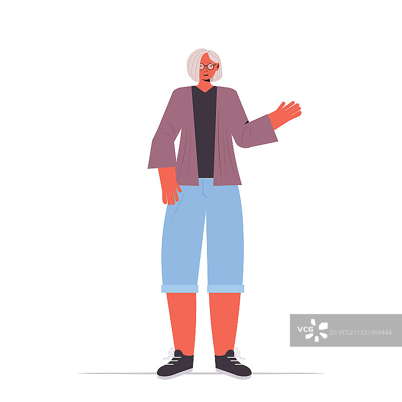 穿着休闲时尚服装的老年妇女图片素材