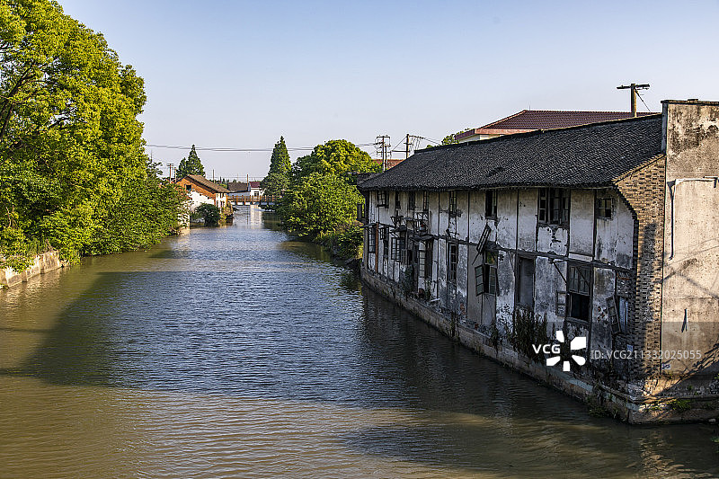 江南水乡传统村落临水古镇横沔老街图片素材