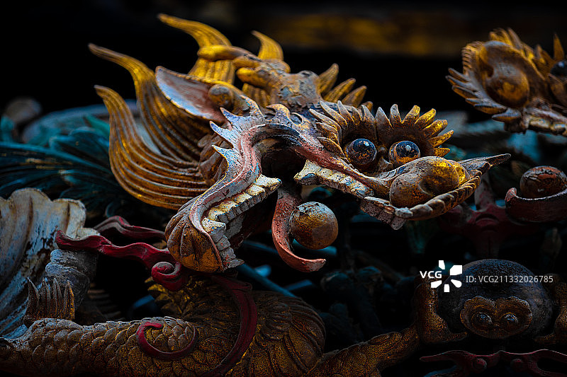 雕梁画栋-中国古风木雕房梁-开封山陕甘会馆图片素材