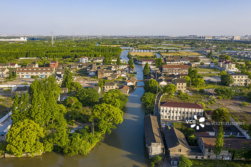 航拍城中村改造开发中的横沔古镇图片素材