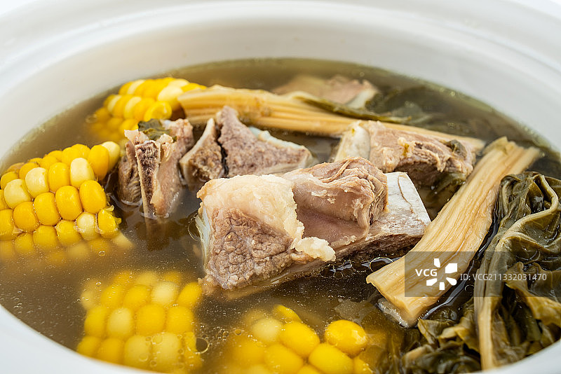 广东老火靓汤玉米菜干猪骨汤图片素材