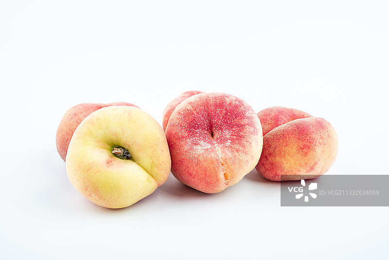 白背景的新鲜水果蟠桃图片素材