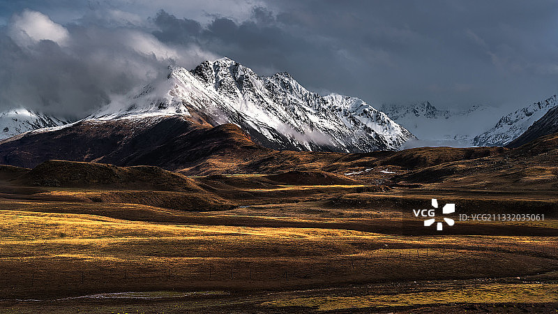 布加雪山图片素材