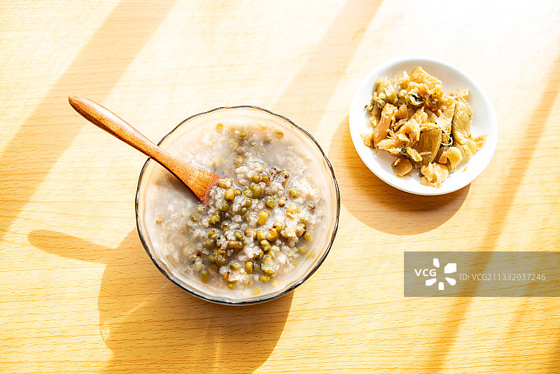 早餐绿豆粥配潮汕咸菜脯图片素材