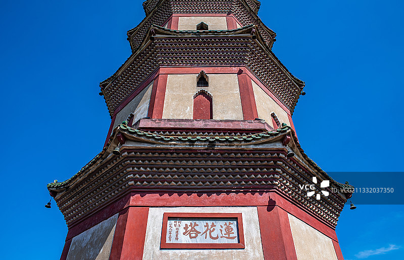 广州番禺莲花山公园的莲花塔图片素材