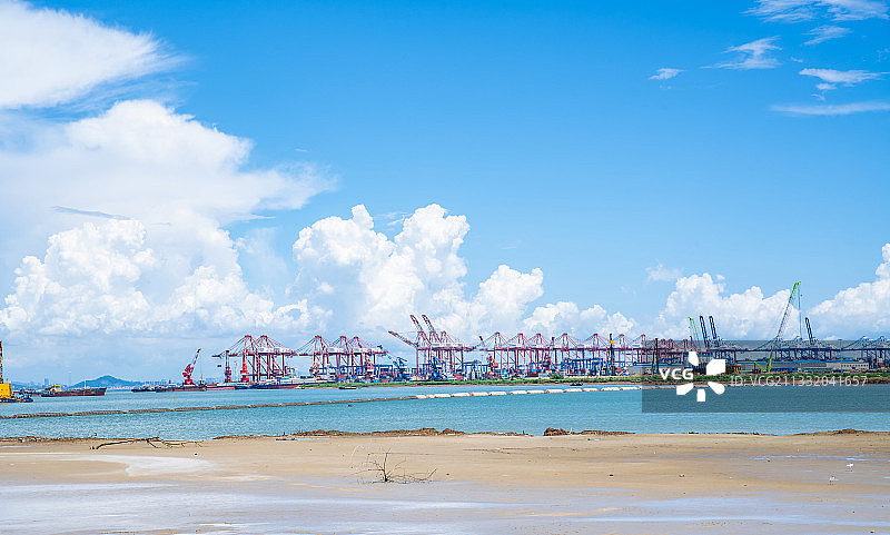 中国广州港南沙集装箱码头图片素材