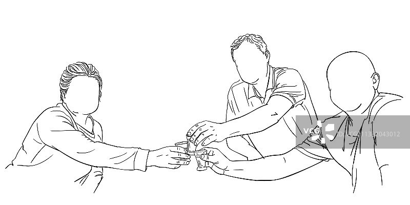 朋友们一起喝酒碰杯图片素材