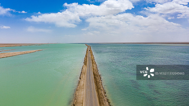 西台吉乃尔湖图片素材