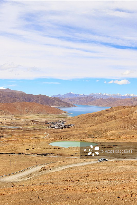 远眺羊湖图片素材