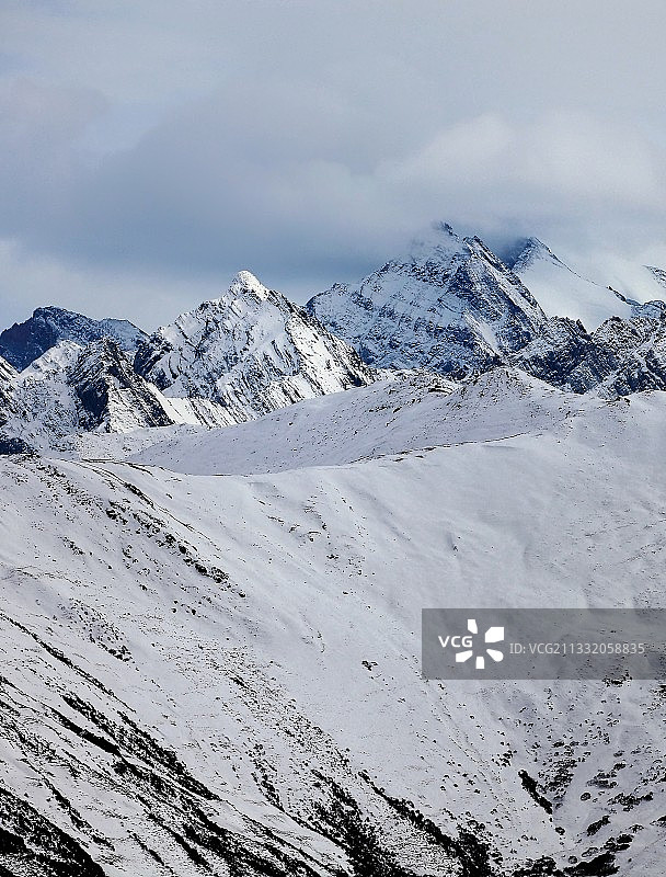 雪宝鼎。 岷山最高峰。图片素材