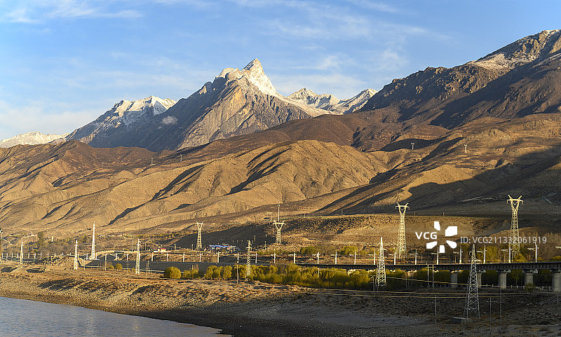 西藏：林芝到山南，正建设中的工程图片素材