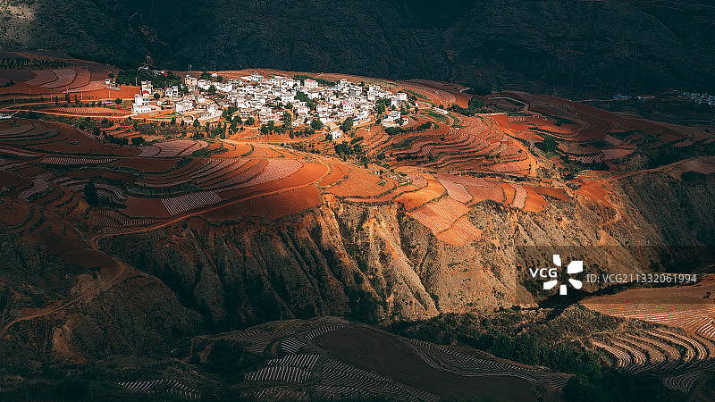 云南红土地落霞沟图片素材
