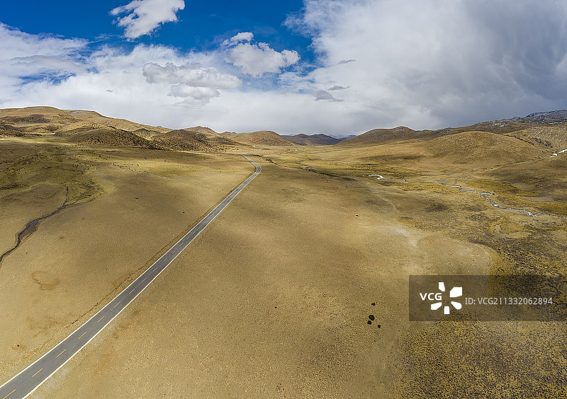 西藏：自驾朗县到桑日 感受春天藏南风光图片素材