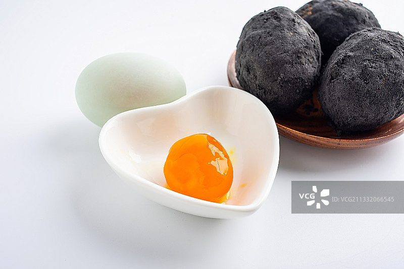 草木灰红心咸鸭蛋图片素材
