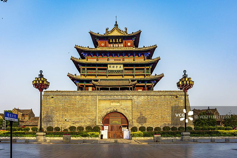 夏日清晨的光岳楼图片素材