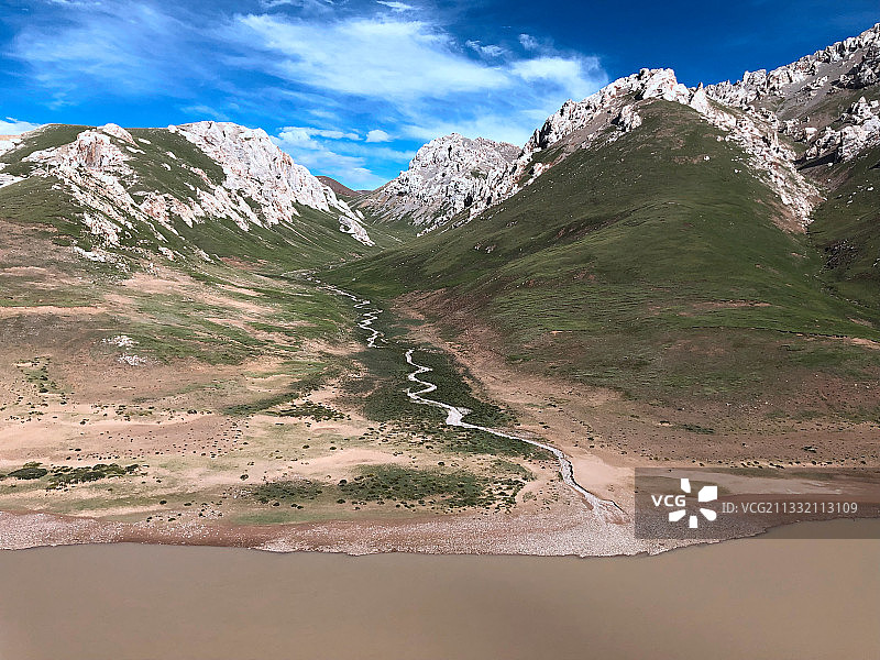 汇入通天河的溪流——高海拔裸岩地貌图片素材