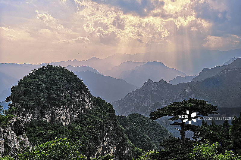 圣莲山佛光-2图片素材